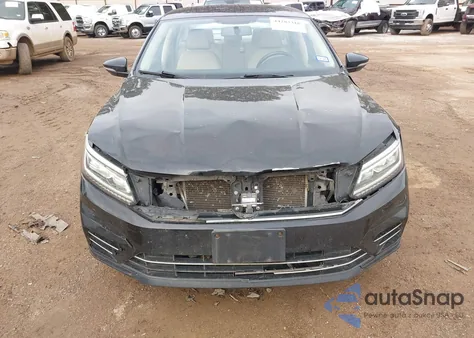 2017 Volkswagen Passat 1.8T R-Line z USA, uszkodzony, nr VIN 1VWDT7A33HC080864